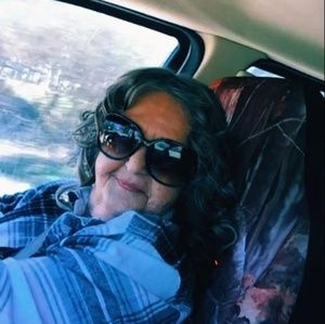 Meet your Posher, Iris